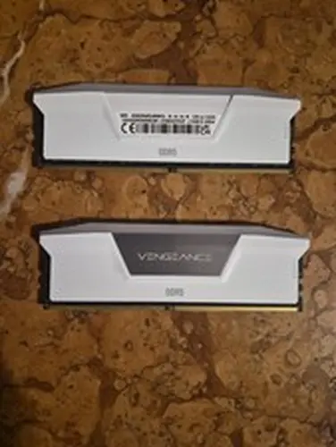 Corsair Vengeance RGB Pro White 32GB DDR5 6000 C36 Memory Kit