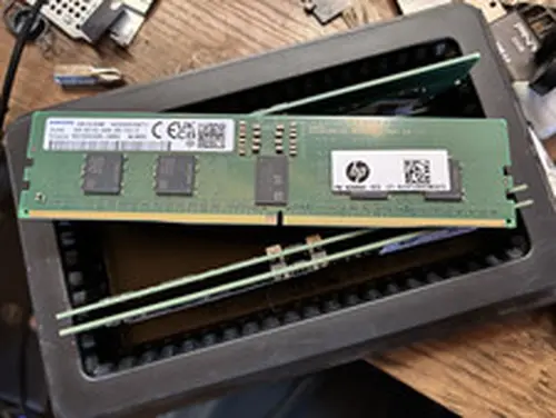 SAMSUNG 16GB DDR5 1Rx8 PC5- 5600B- RD0 - 1010-XT RDIMM MEMORY