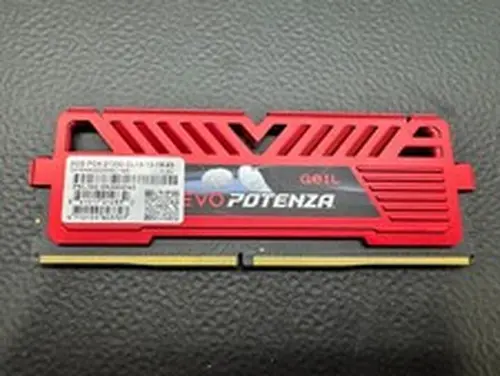 GeIL EVO POTENZA 8GB DDR4 (PC4-21330) Desktop Memory GPR48GB2666C19S
