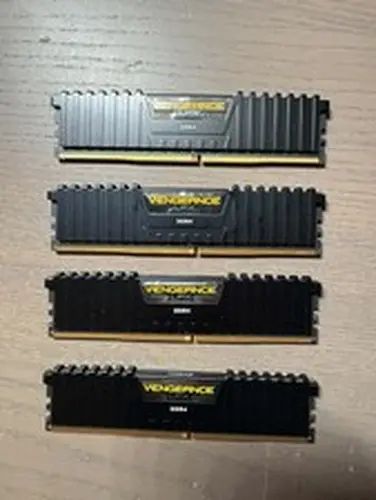 Corsair Vengeance LPX 32GB (4X8GB) DDR4 RAM 2666MHz (CMK32GX4M4A2666C16)