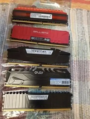 40 GB DDR4 3000MHz Ram (5X8GB) 5 Random Unmatched 8 Gb Chips See Pictures