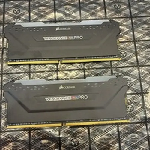 Corsair Vengeance RGB Pro 32GB (2x16GB) DDR4 3600MHz (CMW32GX4M2D3600C18)