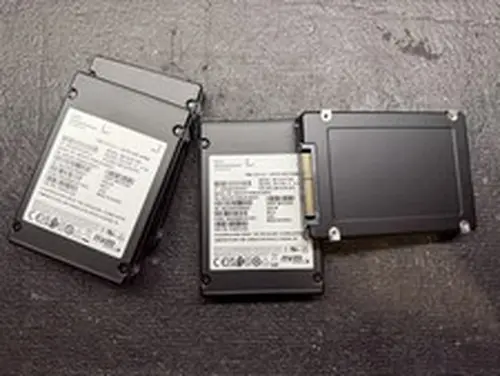 HPE Samsung PM1733 1.92TB U.3 U.2 NVMe PCIe Gen4 SSD MZXLR1T9HBJR 100% Health