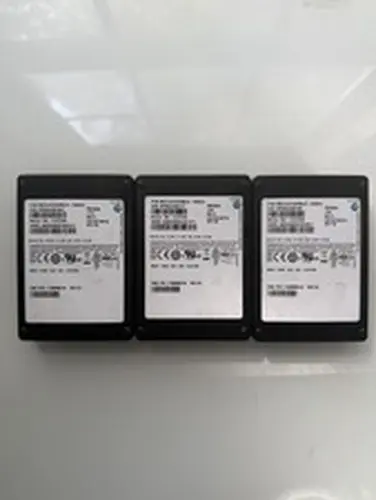 Lot of 3x Samsung 3.84TB 12Gb/s SAMSUNG PM1633a SAS 12Gb/s 2.5'' SSD Low Health
