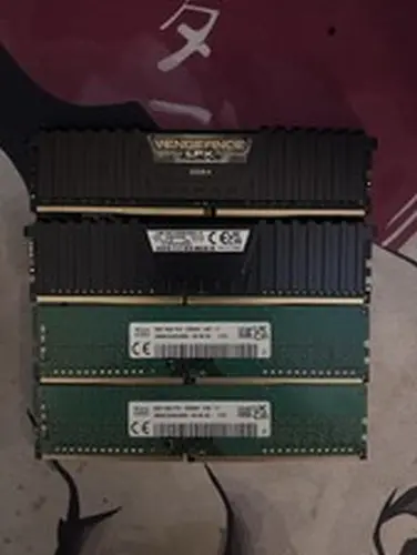 Corsair Vengeance DDR4 16GB 3200MHz RAM + SK Hynix DDR4 16gb 3200MHZ RAM