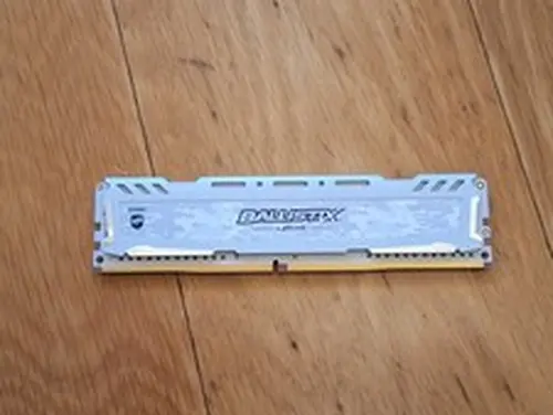 Crucial Ballistix Sport LT 8GB DDR4-3000 Desktop RAM White Camo BLS8G4D30AESCK