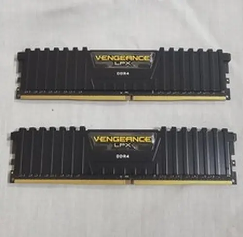 *Excellent Condition* CORSAIR VENGEANCE LPX 16GB (2x8GB) (DDR4-3200)