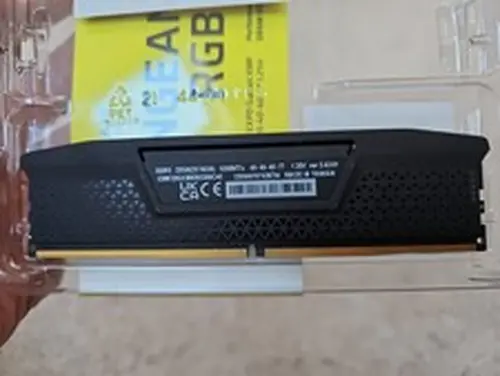 Corsair VENGEANCE 16GB (1x16GB) PC5-41600 (DDR5-5200) DIMM Memory - BLACK