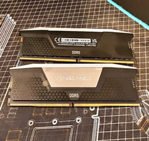 Corsair Vengeance RGB 32GB (2x16GB) RAM DDR5 6400MHz CMH32GX5M2N6400C36