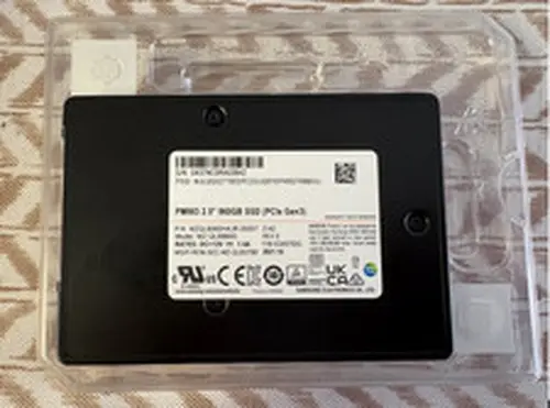 Samsung PM983 960GB PCIe U.2 NVMe SSD MZ-QLB9600 MZQLB960HAJR