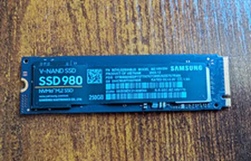 Samsung 980 250GB NVMe M.2 2280 Internal SSD Black MZ-V8V250
