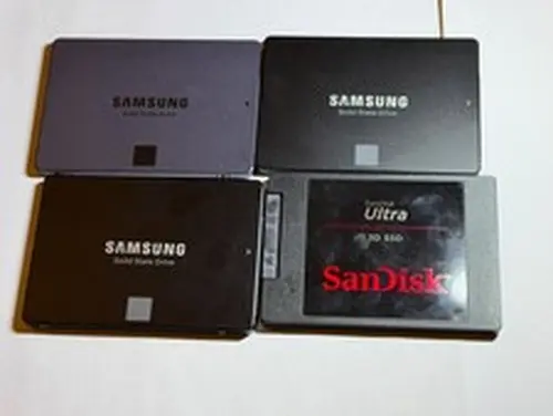 Lot of 4 SATA SSD 2.5" 1TB Samsung and SanDisk